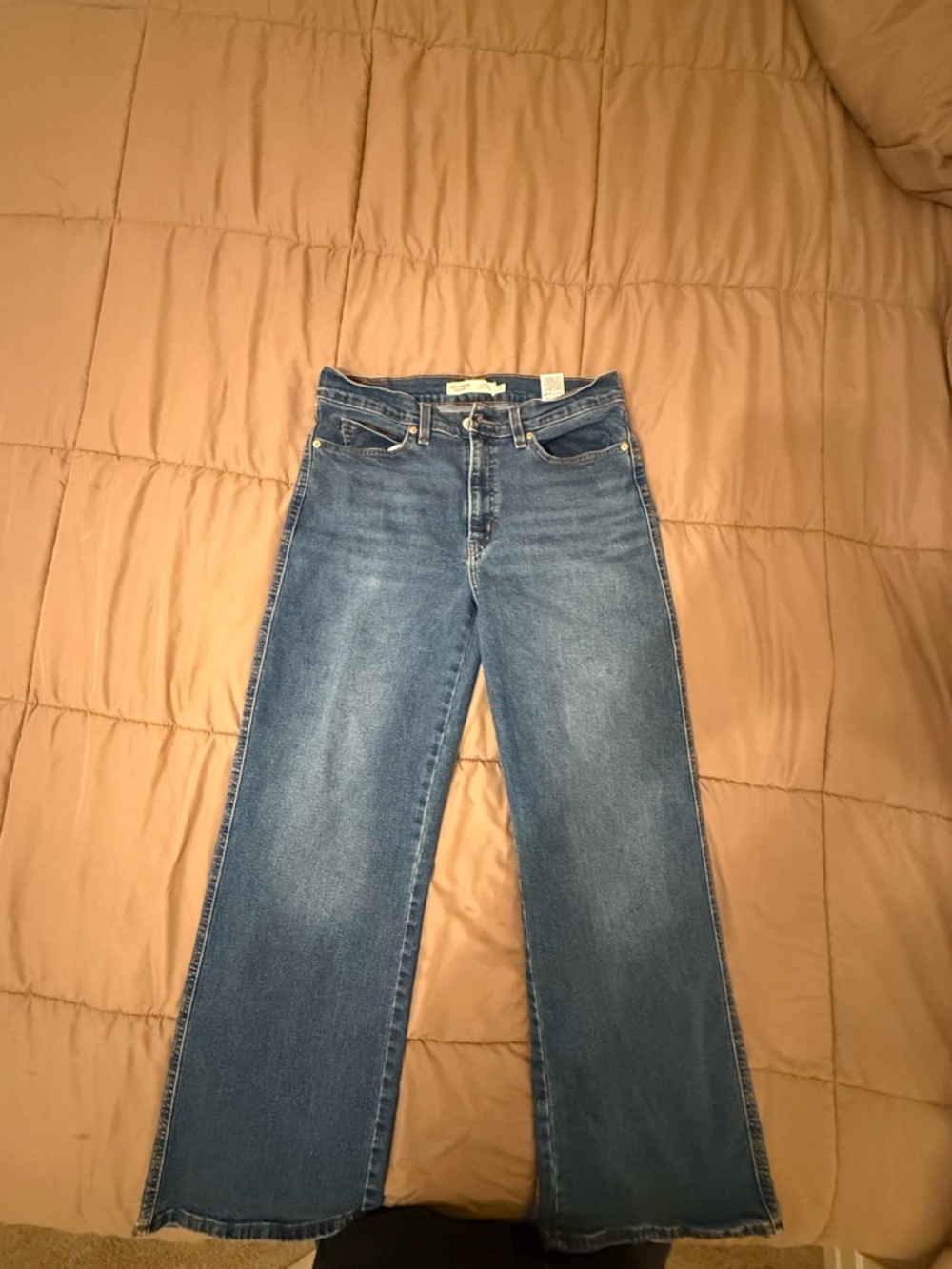 Levi's Women's Wide-Leg Jeans in Medium Blue Wash